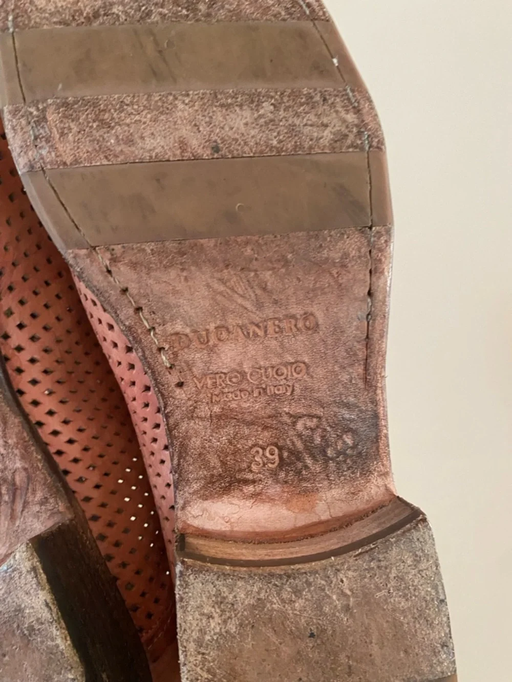 Ducanero Italy Laser Cut Perforated Leather Ankle Boots Shooties Size 39